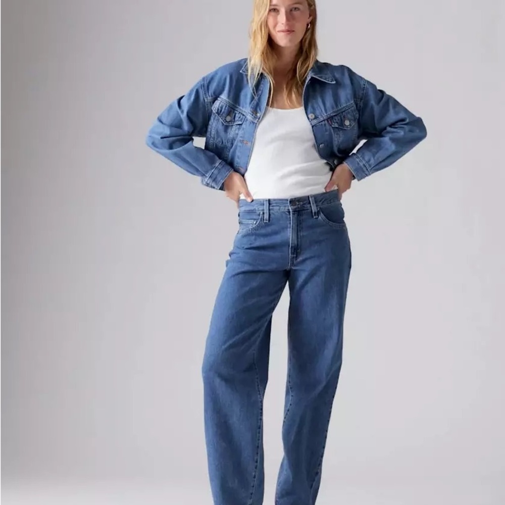 Levi’s Baggy Dad Jeans - she’s nice color